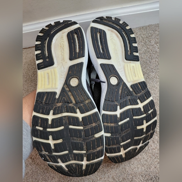 Brooks Gray/Black Ghost 16 Men’s 11D Excellent - Picture 12 of 12